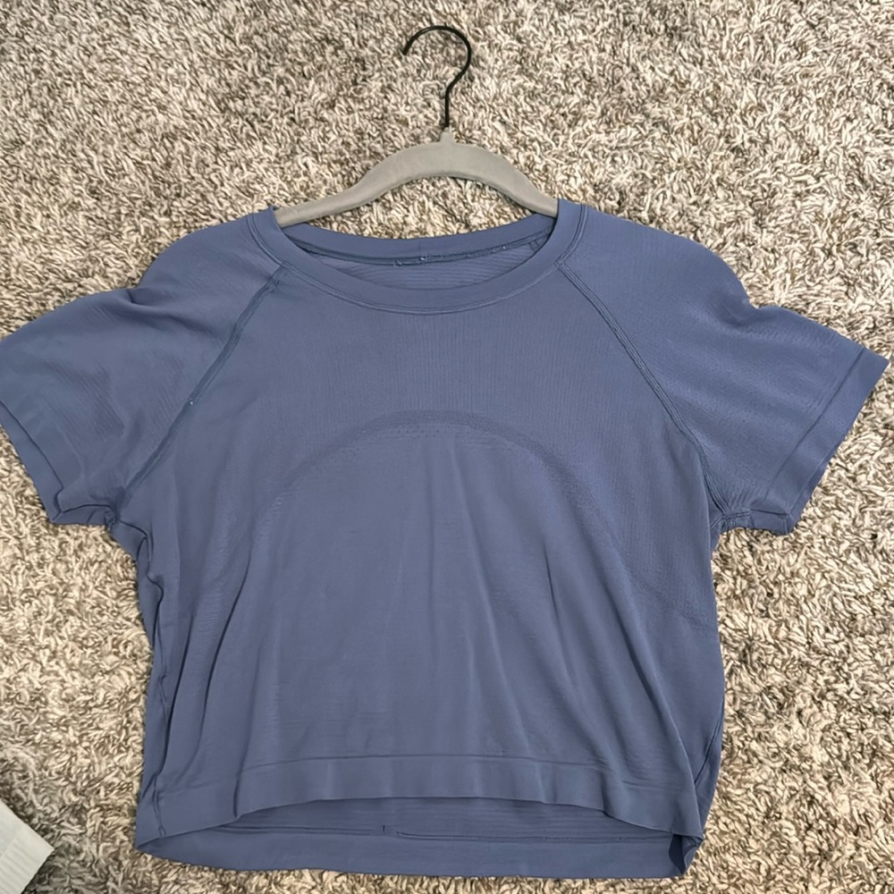 Lululemon Swiftly Tech Cropped Tee. Size: 8-10 Color: Blue